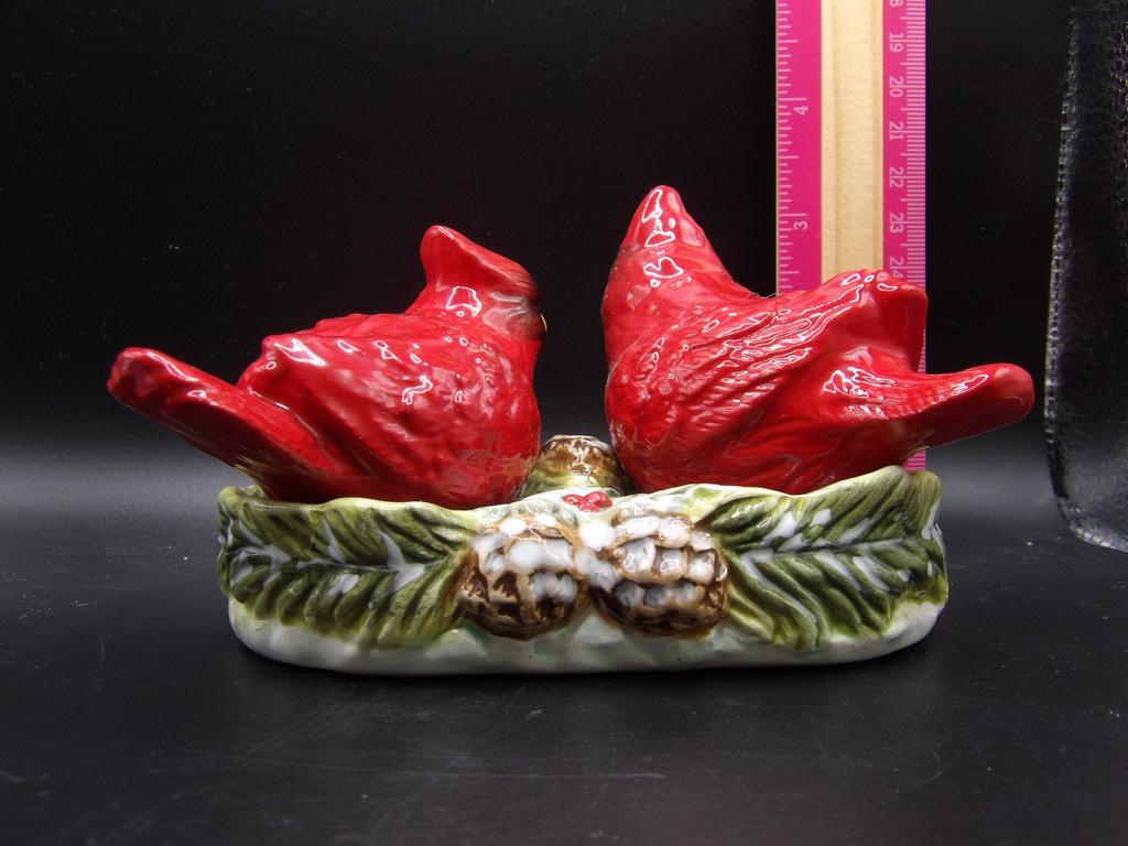 Vintage Ceramic Cardinal Salt & Pepper Shaker Set with Pinecone Base