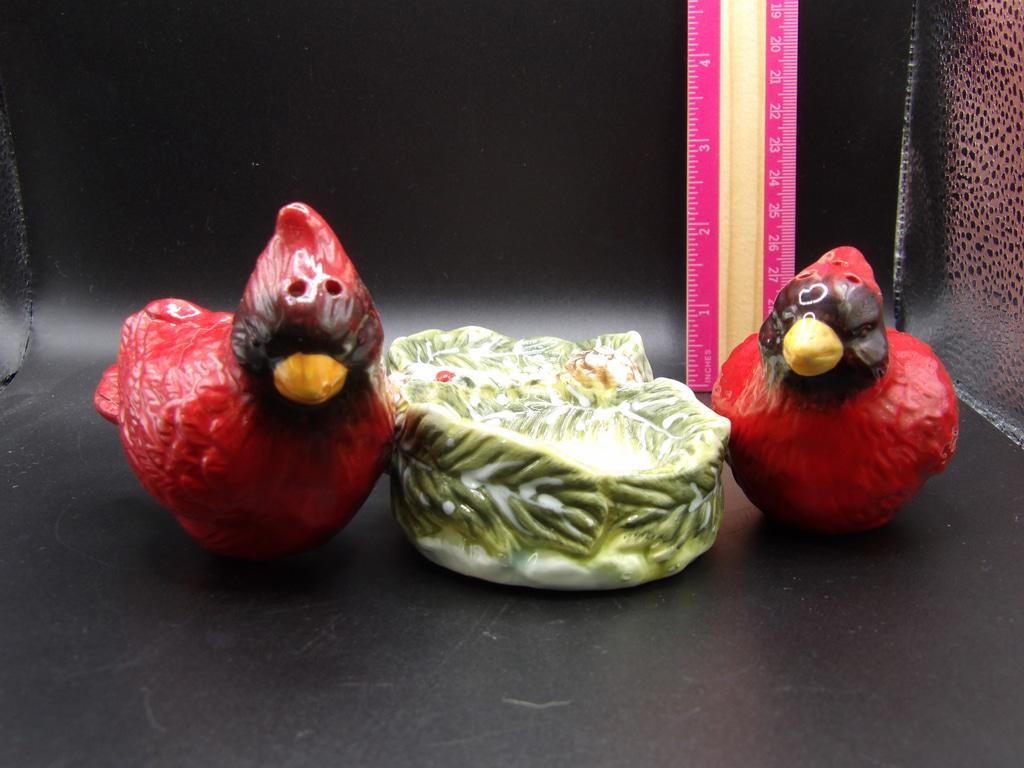 Vintage Ceramic Cardinal Salt & Pepper Shaker Set with Pinecone Base