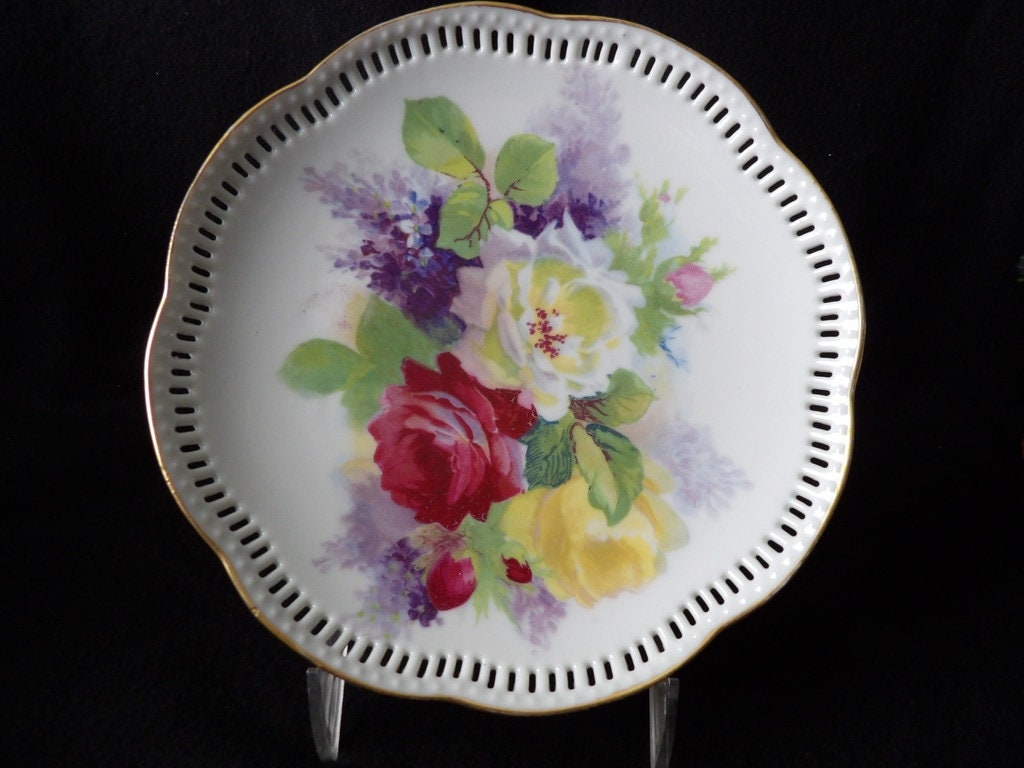 Vintage 1955 Hand-Painted Porcelain Christmas Plate — Roses & Lilacs with Gold Trim