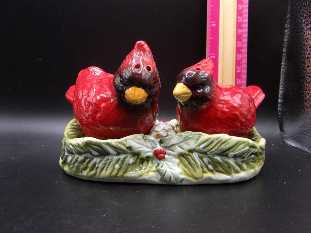 Vintage Ceramic Cardinal Salt & Pepper Shaker Set with Pinecone Base
