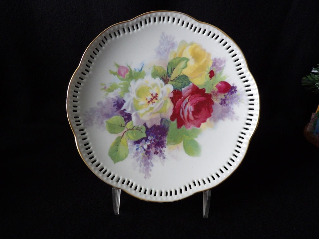 Vintage 1955 Hand-Painted Porcelain Christmas Plate — Roses & Lilacs with Gold Trim