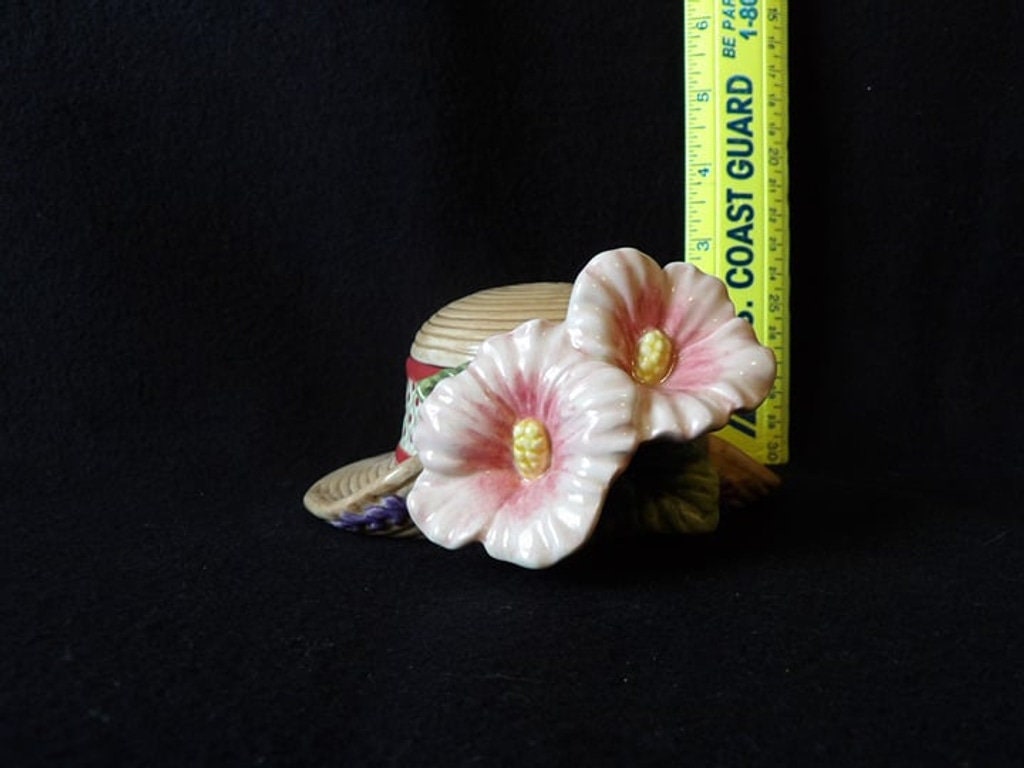 Fitz and Floyd Essentials Straw Hat w/ Pink Hibiscus Flowers Lidded Trinket Box