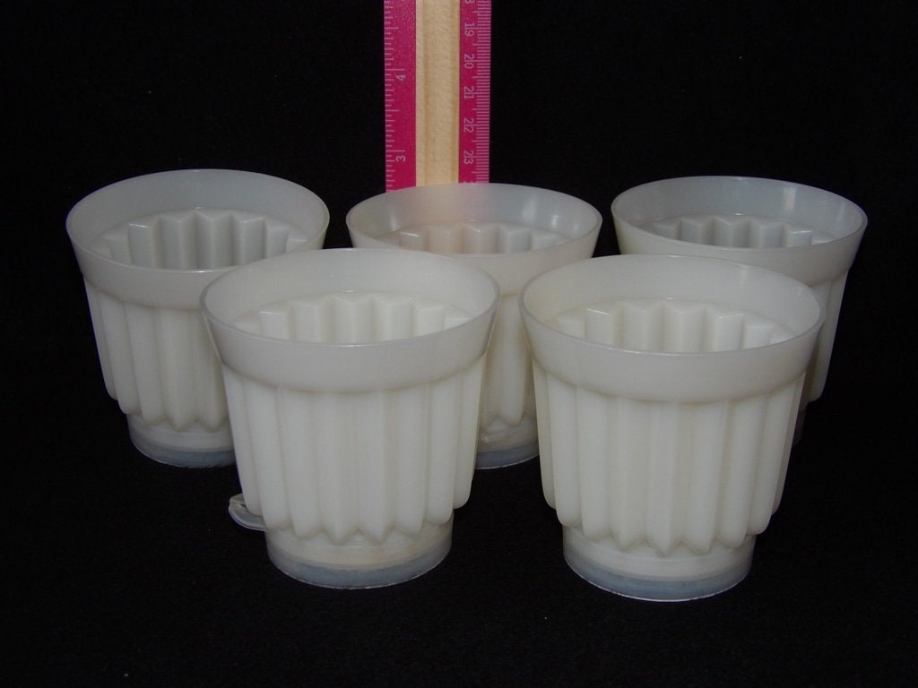 Vintage White Plastic Single-Serve Gelatin Molds with Star Lids — Set of 5