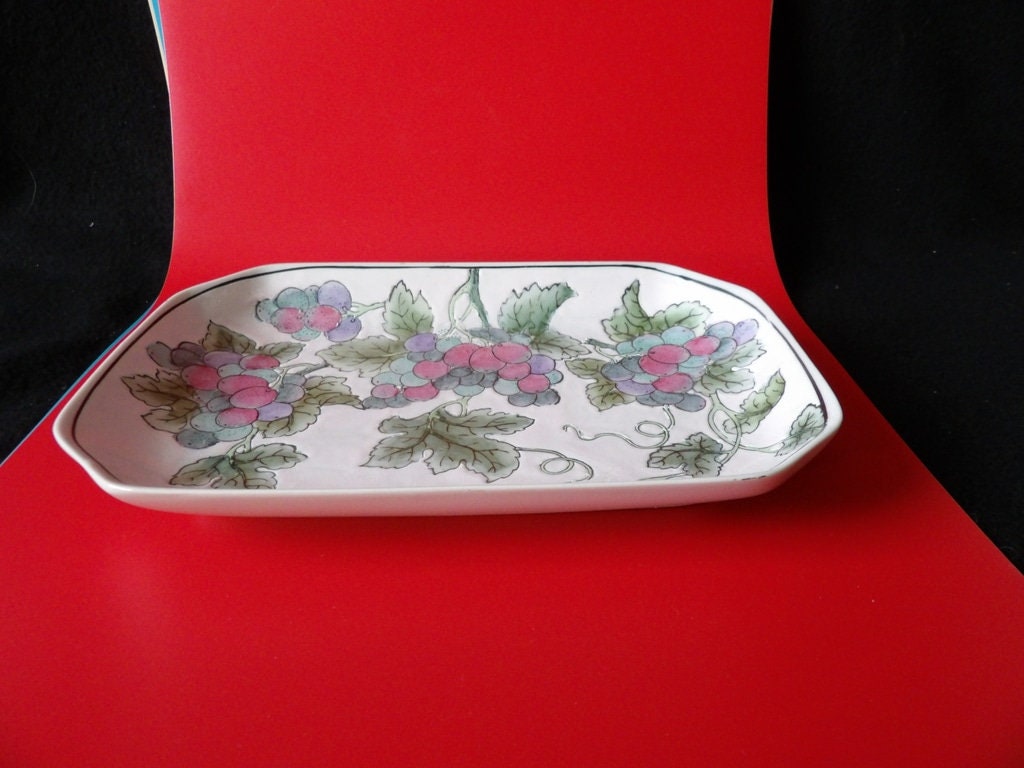 Far Eastern Fine China Hand-Painted Grape Porcelain Serving Dish — Made in Taiwan