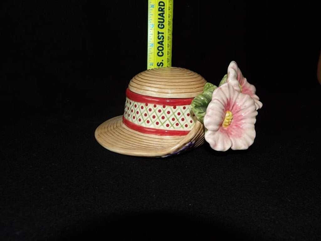 Fitz and Floyd Essentials Straw Hat w/ Pink Hibiscus Flowers Lidded Trinket Box