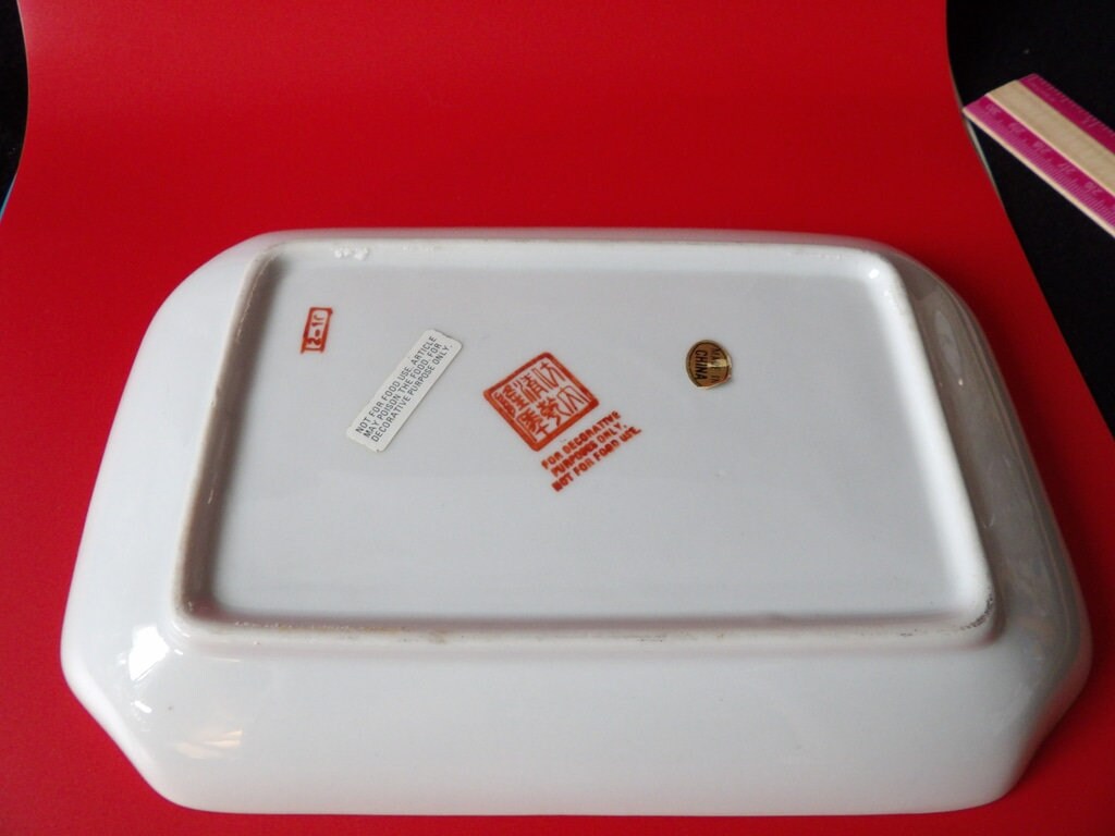 Far Eastern Fine China Hand-Painted Grape Porcelain Serving Dish — Made in Taiwan